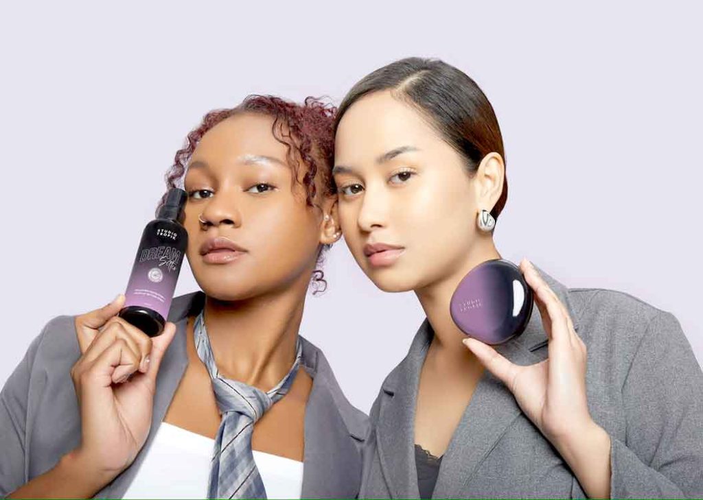 Studio Tropik DreamSetter Cushion Tahan Lama Seharian